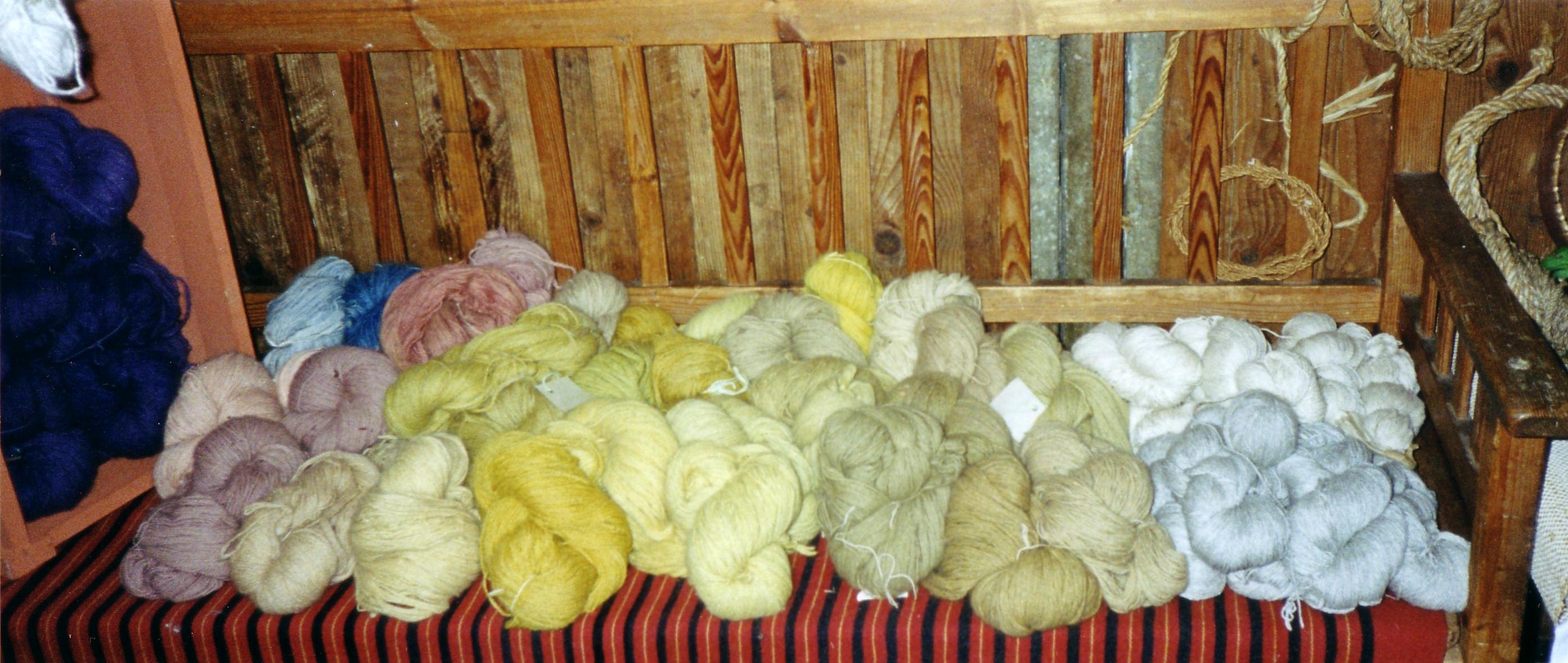 V�xtf�rgat garn i olika nyanser